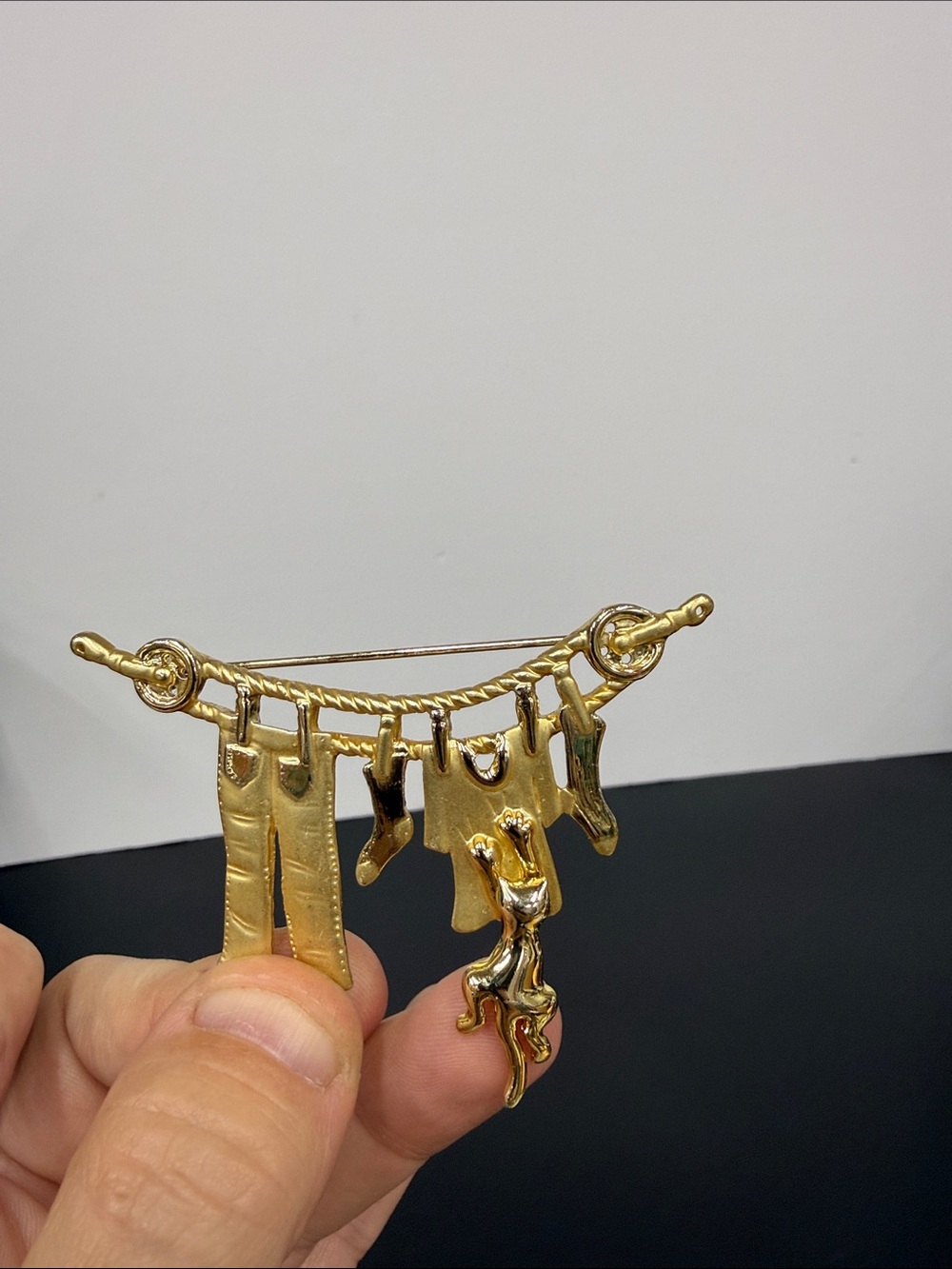 Gold-Tone Laundry Line Charm Brooch with Funny Cat- Women's Jewelry